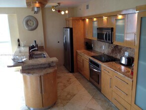 17555 Atlantic Blvd, Unit PH2 in Sunny Isles Beach, FL - Building Photo - Building Photo