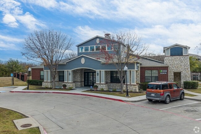 1350 Skyline Rd in Grand Prairie, TX - Building Photo - Building Photo