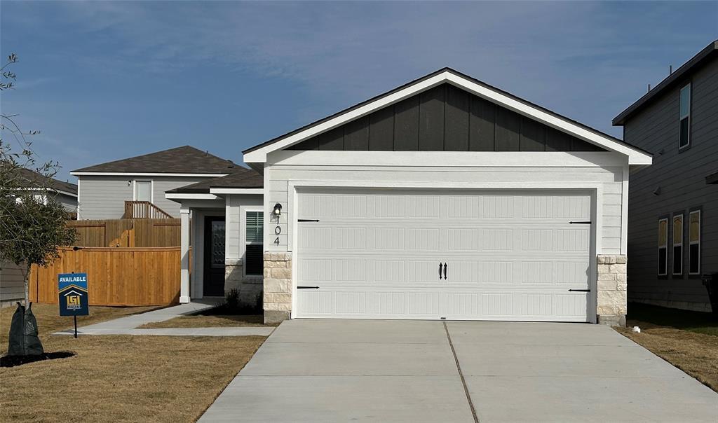 104 Paradise Cyn Dr in Jarrell, TX - Foto de edificio