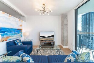 460 NE 5th St in Miami, FL - Building Photo