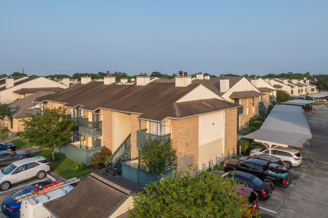 El Dorado Way Condominiums in Webster, TX - Building Photo - Building Photo