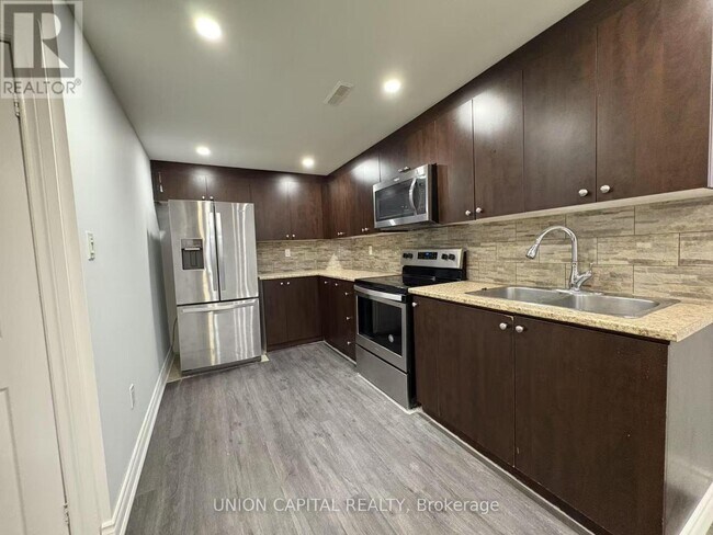 21 Natanya Blvd in Georgina, ON - Building Photo - Building Photo