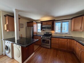 67 Fairfax St, Unit 1 in Somerville, MA - Foto de edificio - Building Photo