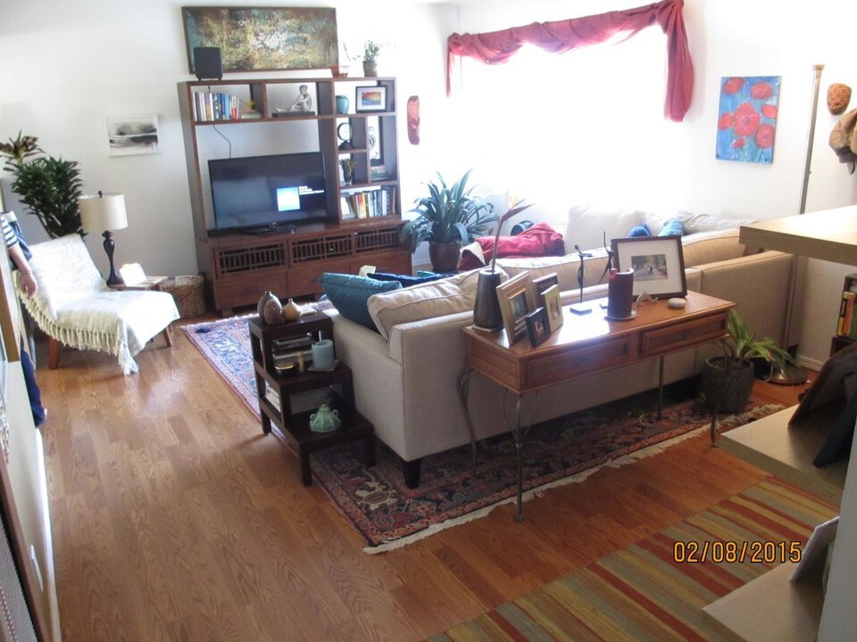 416 N Gertruda Ave, Unit B in Redondo Beach, CA - Building Photo