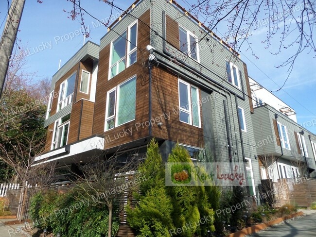4214 Fremont Ave N in Seattle, WA - Building Photo - Building Photo
