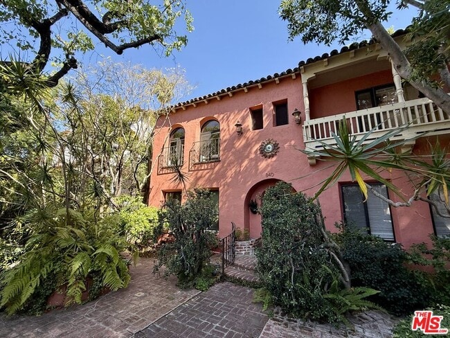 840 Huntley Dr in West Hollywood, CA - Building Photo - Building Photo