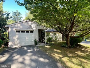 11302 Gatesborough Ln in Reston, VA - Building Photo - Building Photo