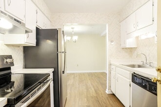 Wexford Village in Worcester, MA - Foto de edificio - Interior Photo