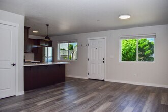 1991 Sky Park Dr in Medford, OR - Building Photo - Building Photo