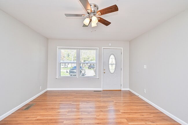 647 Bellaire Ct in Cincinnati, OH - Building Photo - Building Photo