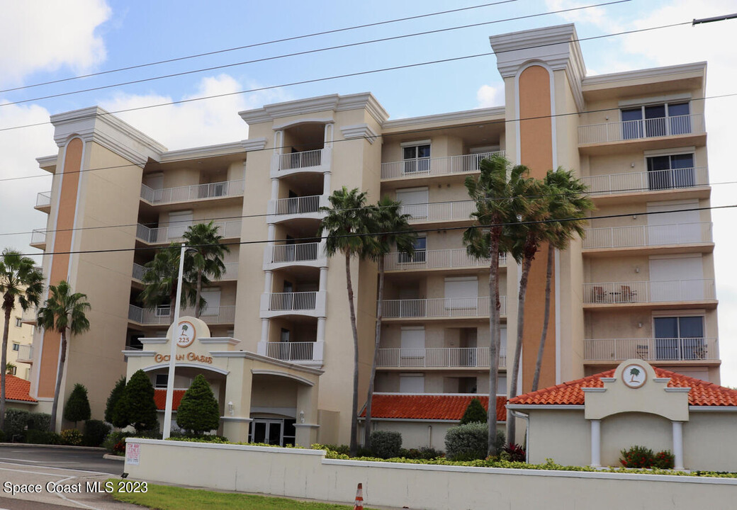 225 N Atlantic Ave in Cocoa Beach, FL - Building Photo