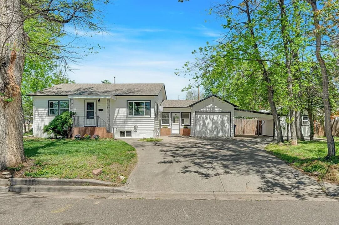 647 W 2nd St, Unit Apartment in Loveland, CO - Foto de edificio