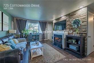 725 Cottonwood Dr in Monroeville, PA - Building Photo - Building Photo