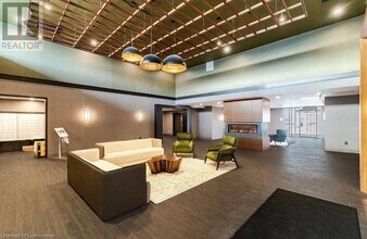 450 Dundas St E in Waterdown, ON - Building Photo - Building Photo