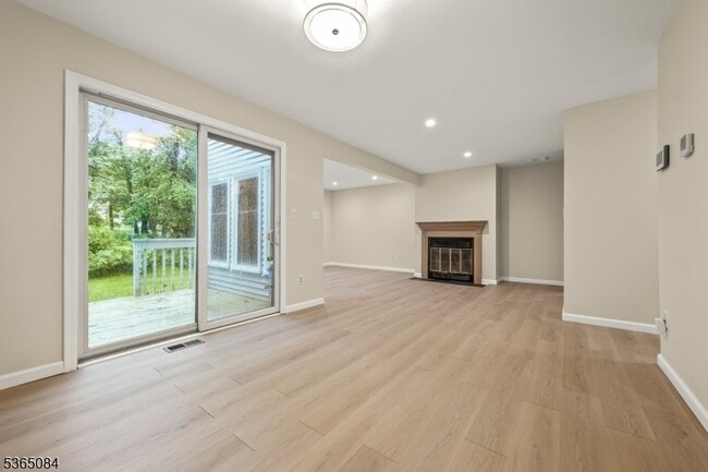 property at 52 Arthurs Ct