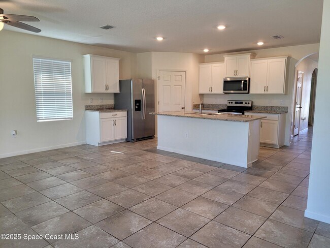 760 Acadia Ct SE in Palm Bay, FL - Foto de edificio - Building Photo