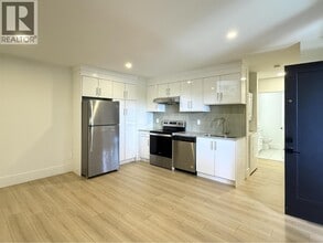 901 Jackson Crescent in New Westminster, BC - Building Photo - Building Photo