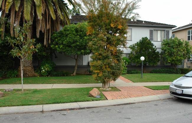 West Park Apartments in Mountain View, CA - Building Photo - Building Photo