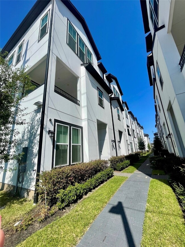2718 Grand Fountains Dr in Houston, TX - Building Photo - Building Photo