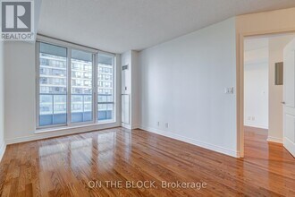 33 Elm Dr W in Mississauga, ON - Building Photo - Building Photo