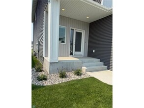 5480 Lori Ln W in West Fargo, ND - Foto de edificio - Building Photo