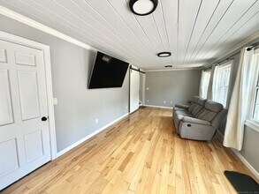 234 Weston Rd in Weston, CT - Building Photo - Building Photo