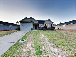162 Cogburn Rd in Columbia, SC - Foto de edificio - Building Photo