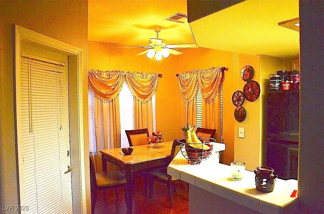 2975 Bluegrass Ln in Henderson, NV - Building Photo