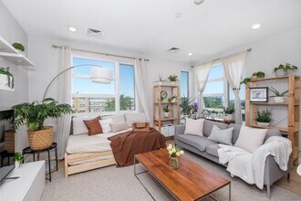 1691 Commonwealth Ave, Unit 402 in Boston, MA - Building Photo - Building Photo