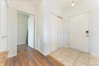 8427 S Hoyt Way, Unit 201 in Littleton, CO - Building Photo - Building Photo