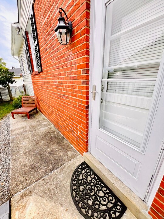 7441 Convair Dr, Unit 1 in Alexandria, VA - Building Photo