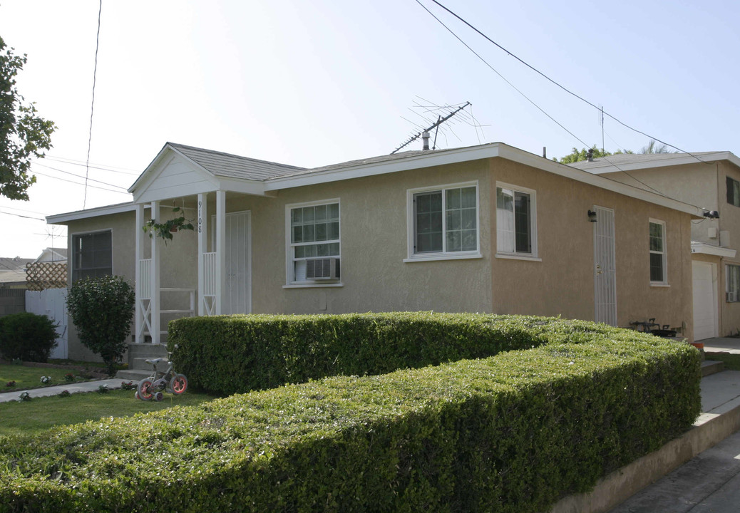 9108 Palm St in Bellflower, CA - Foto de edificio