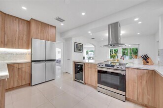 741 NE 87th St in El Portal, FL - Building Photo - Building Photo