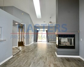 915 Hilltop Ln in Toledo, OH - Building Photo - Building Photo