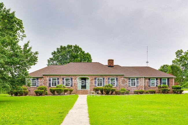 1003 Chesterfield Ave in Lancaster, SC - Building Photo - Building Photo