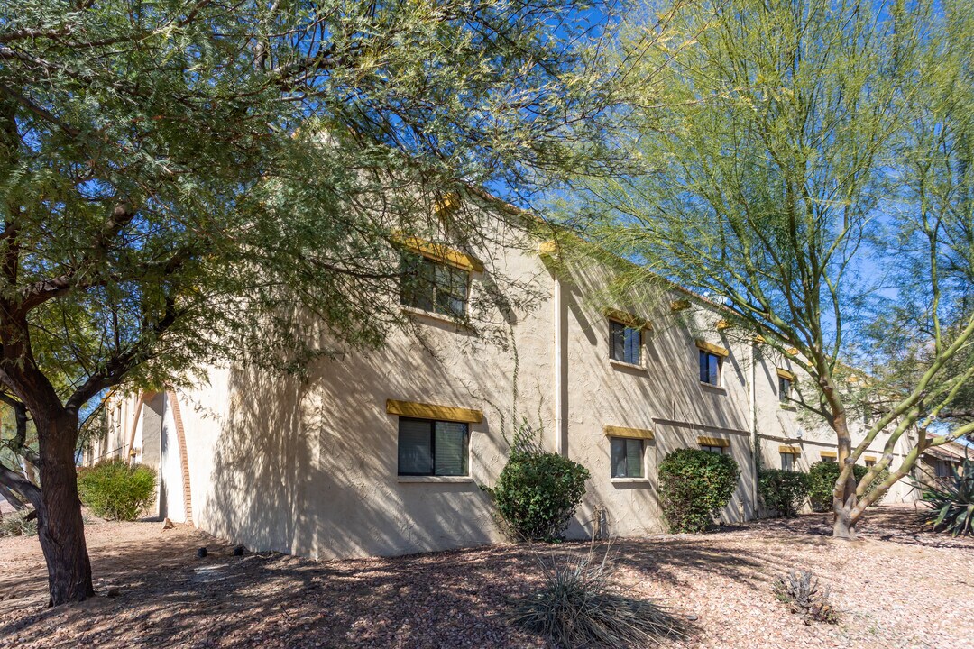 3030 E Clarendon Ave in Phoenix, AZ - Building Photo