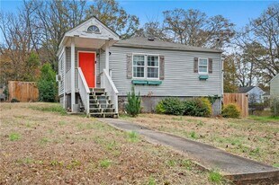 1124 Graymont Dr SW in Atlanta, GA - Building Photo