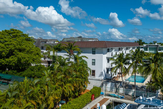 Gables Harbour in Coral Gables, FL - Building Photo - Building Photo