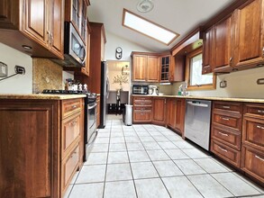 230 Fairfield Ct in Bloomingdale, IL - Building Photo - Building Photo