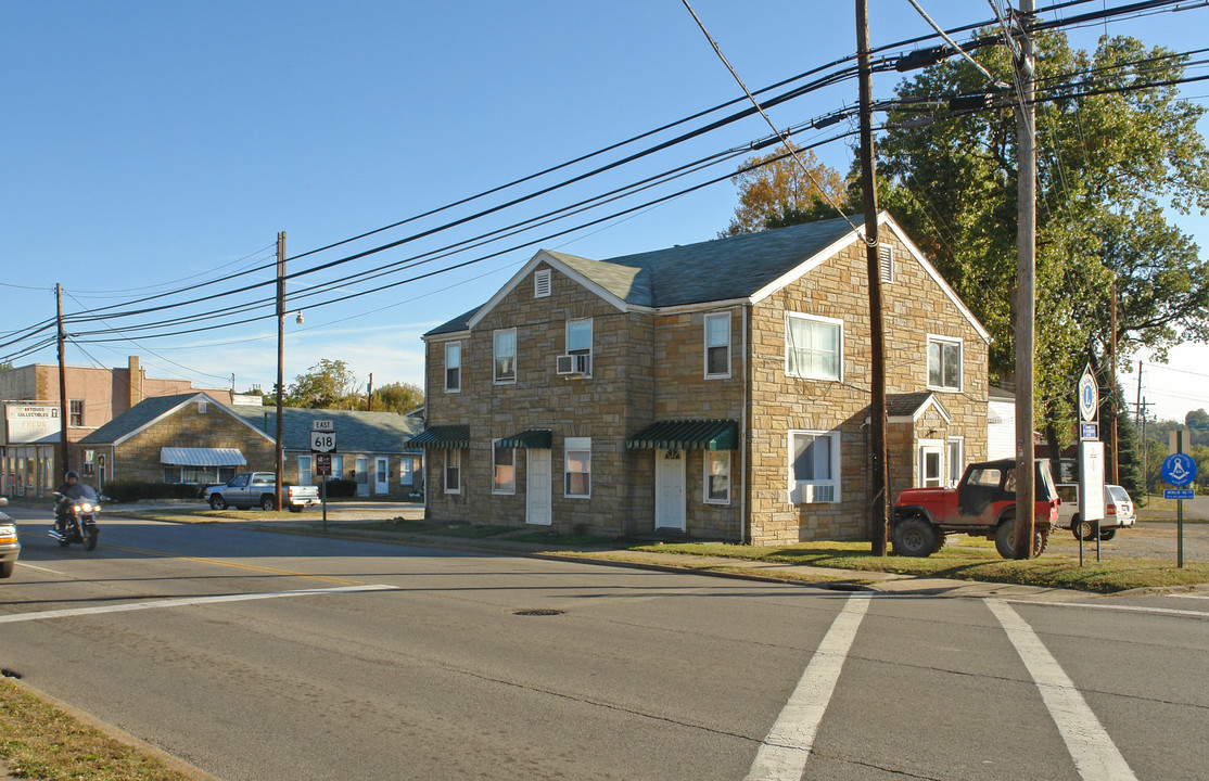 2011 Washington Blvd in Belpre, OH - Foto de edificio