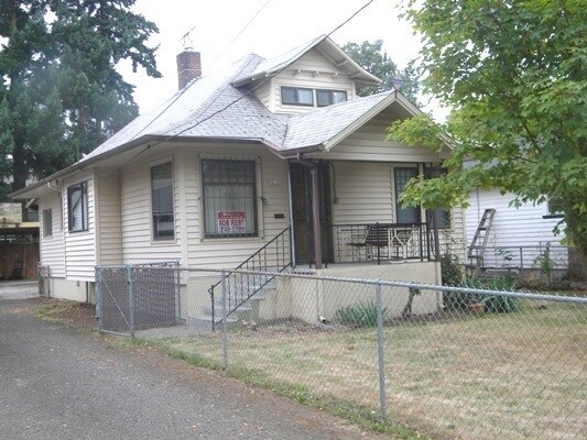 5411 SE 70th Ave in Portland, OR - Building Photo