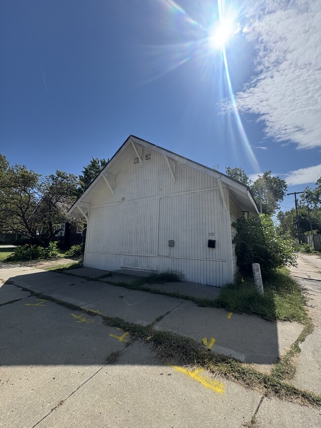 property at 1511 SW Huntoon St