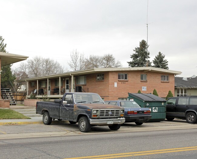 5765 S Bannock St in Littleton, CO - Foto de edificio - Building Photo