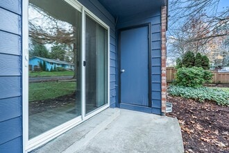 Royal Pines in Beaverton, OR - Building Photo - Building Photo