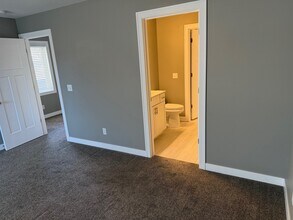 502 E 3rd St in Pella, IA - Building Photo - Building Photo