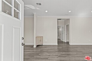 6715 Cedros Ave in Los Angeles, CA - Building Photo