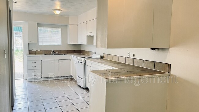 property at 1526 W 4th Ave