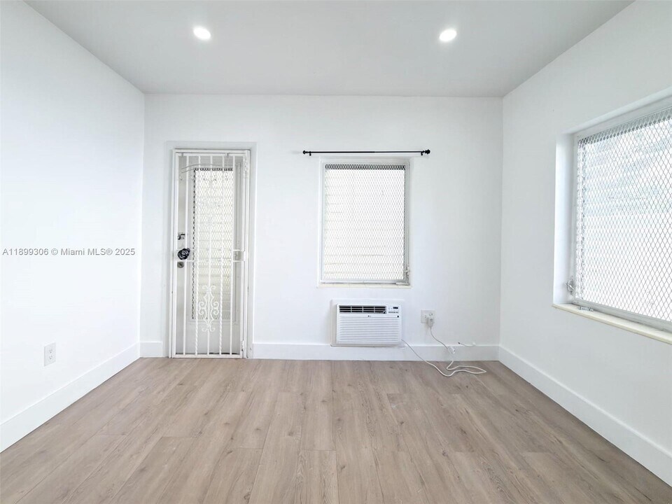 544 Michigan Ave, Unit 4 in Miami Beach, FL - Building Photo