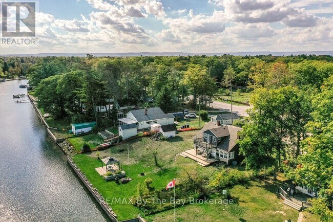 1067 Mosley St in Wasaga Beach, ON - Building Photo - Building Photo