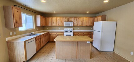 164 E Linmar Dr in Kuna, ID - Foto de edificio - Building Photo